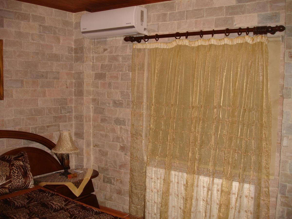 The Love Holiday House Tris Elies Exterior photo