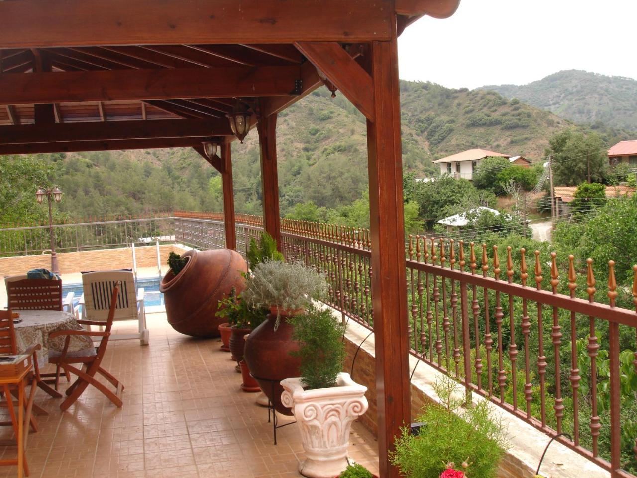 The Love Holiday House Tris Elies Exterior photo